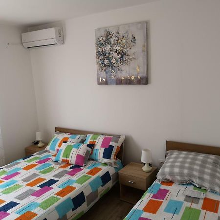 Tomek Apartment Vir Kültér fotó