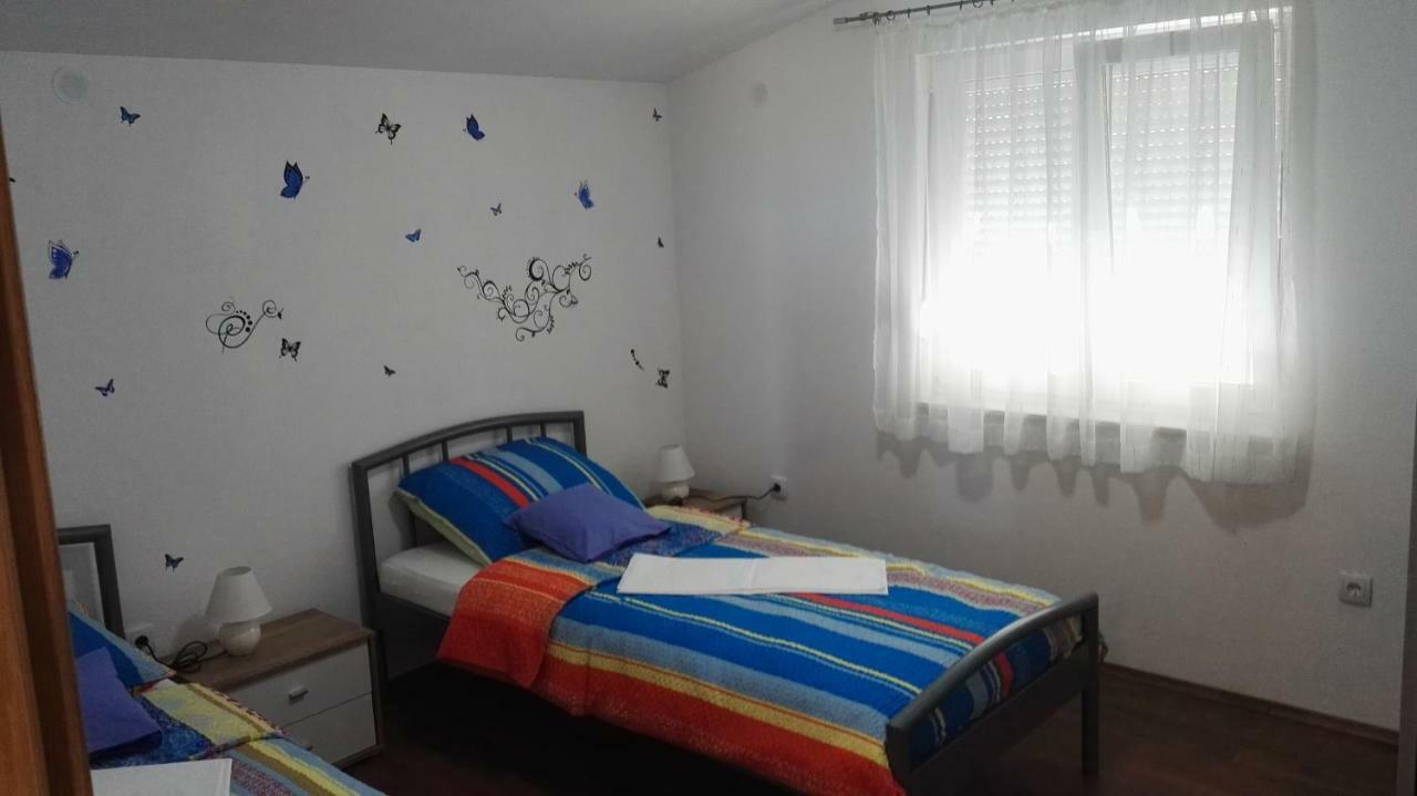 Tomek Apartment Vir Kültér fotó