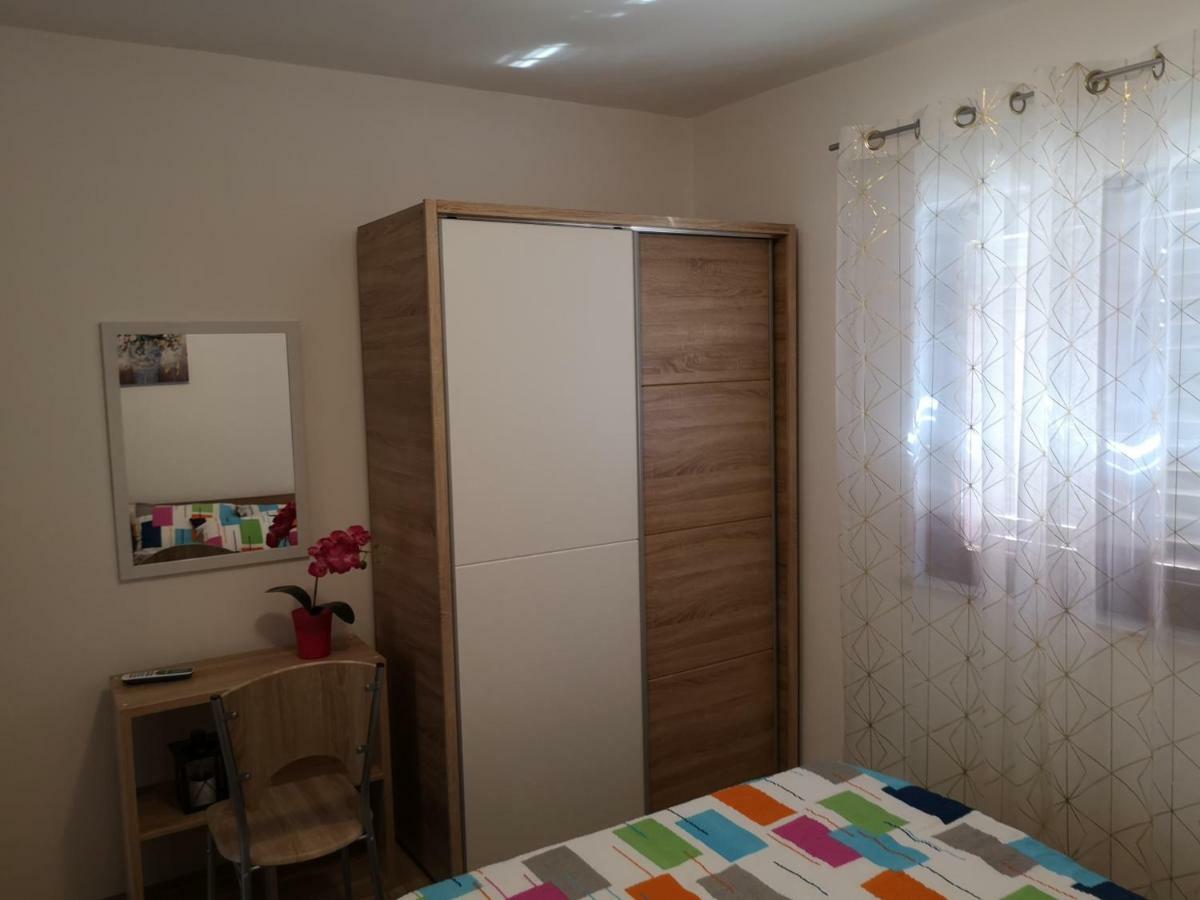 Tomek Apartment Vir Kültér fotó