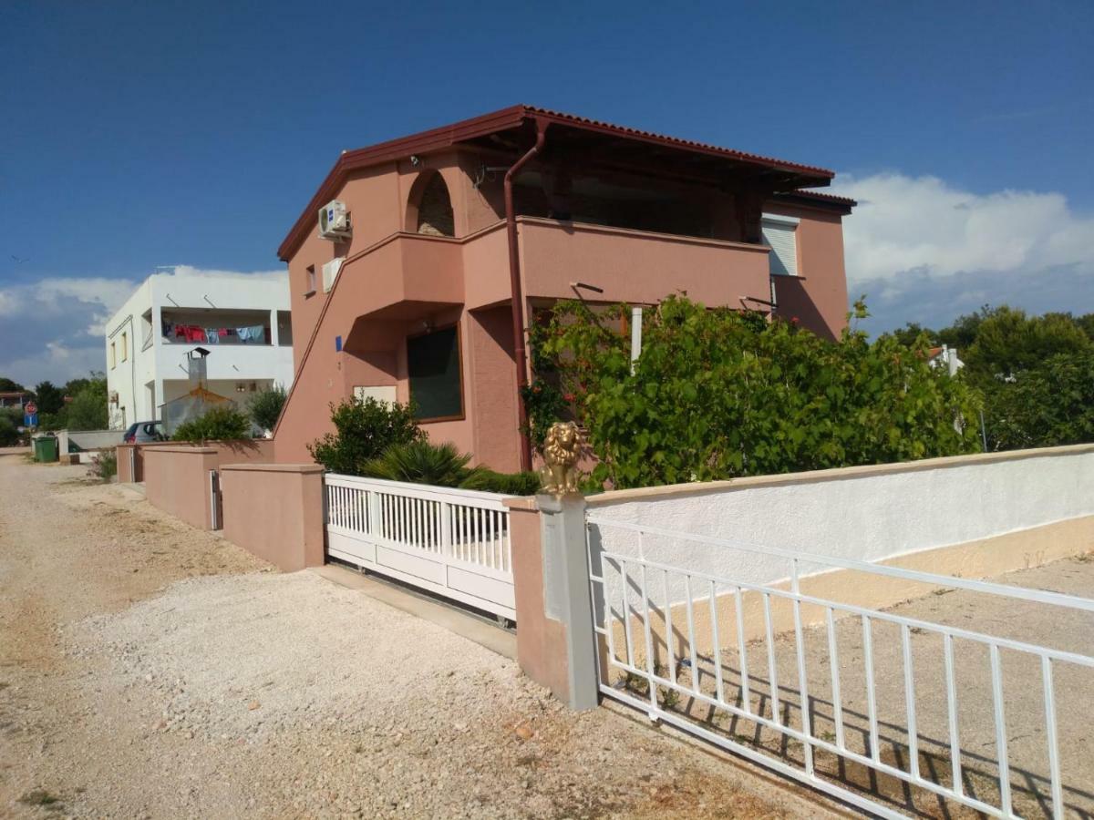 Tomek Apartment Vir Kültér fotó